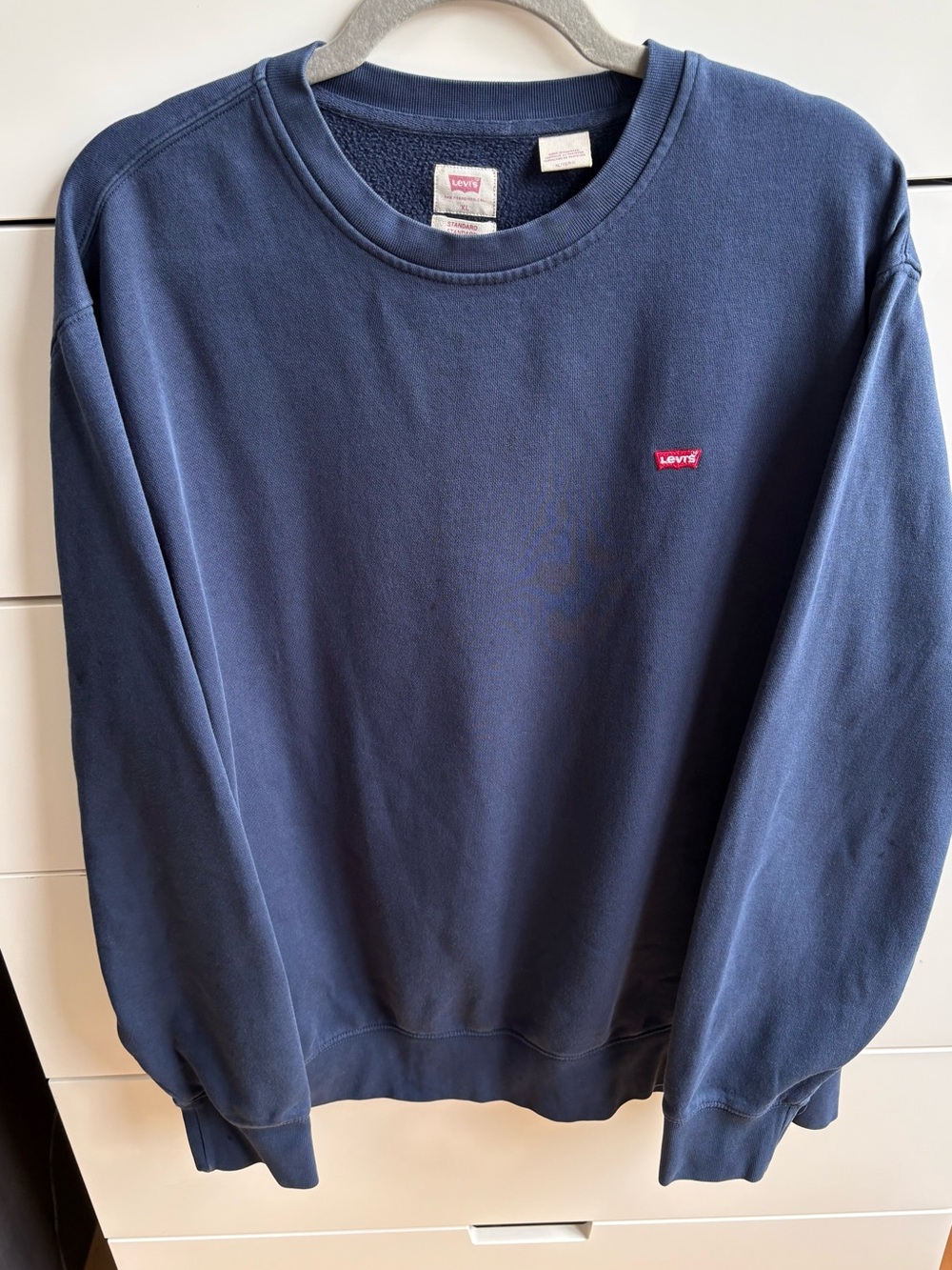 Levi's Men's Dark Blue Crewneck Sweatshirt with Red Logo
